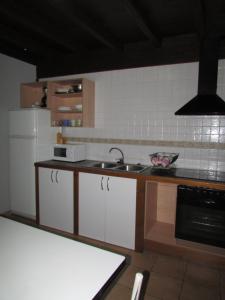A kitchen or kitchenette at Kerizara Baserria