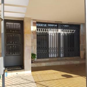 a building with a black gate on the side of it at Espaço IN 4 Quarto Brooklin in Sao Paulo