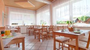 Restoran või mõni muu söögikoht majutusasutuses Gästehaus Lutschounig