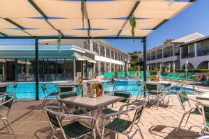 Bazén v ubytování Sofia's Hotel nebo v jeho okolí