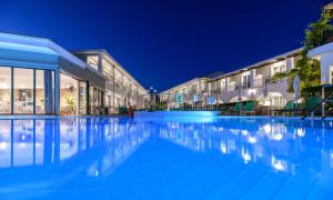 Bazén v ubytování Sofia's Hotel nebo v jeho okolí
