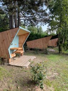 Zahrada ubytování Camping La Forêt Stella-Plage + 10 fotografií
