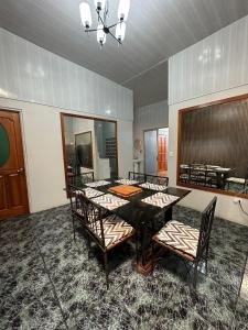 a dining room with a table and chairs at Casa Buen Agüero in San Antonio