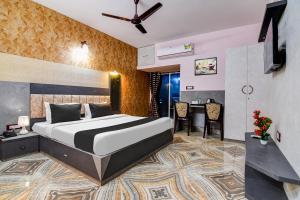 a hotel room with a bed and a desk at Hotel O Fifteen in Kolkata