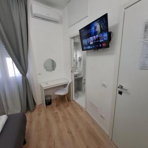 a white room with a television on the wall at Bemy in Rome