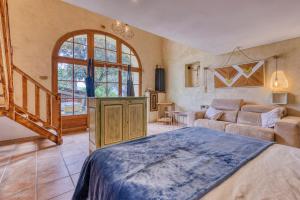 Postel nebo postele na pokoji v ubytování Bastide des Moulins + 34 fotografií