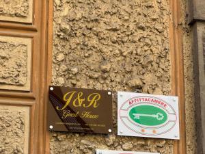 Certifikát, hodnocení, plakát nebo jiný dokument vystavený v ubytování J & R Guest House