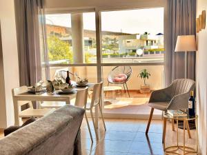 Χώρος καθιστικού στο Palm Beach Suites Almerimar