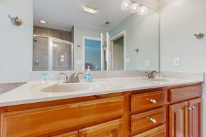 Ένα μπάνιο στο Bayside Resort- 11490 West Sand Cove +20 φωτογραφίες