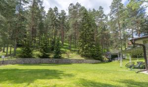 Vrt u objektu Vila POGLED Wellness i spa