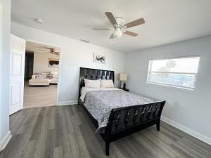 a bedroom with a bed and a ceiling fan at Home close to Clearwater beach in Largo