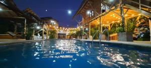 Bazén v ubytování HotelCascol nebo v jeho okolí