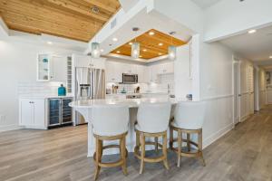 Nhà bếp/bếp nhỏ tại HP 21W Gulf Front Condo by 30A Escapes +19 ảnh