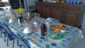 a table with a plate of food on it at Au Coeur des Champs in Regniowez
