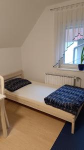 Una cama o camas en una habitación de Sobe Tanja