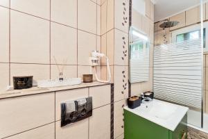 Phòng tắm tại Central Green apartment 3BD - Free Private Parking - by Open House +42 ảnh