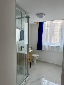 TV a/nebo společenská místnost v ubytování La Suite Blue