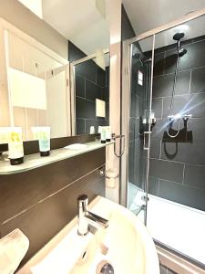 Ένα μπάνιο στο Ratcliffe Room