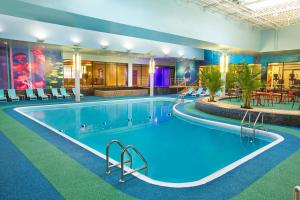 Bazén v ubytování Sheraton Niagara Falls nebo v jeho okolí