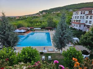 an image of a swimming pool at a hotel at Apartment Amelia in Rogachevo