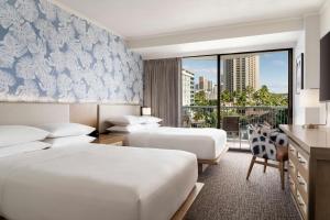 Postel nebo postele na pokoji v ubytování Sheraton Princess Kaiulani Waikiki Beach