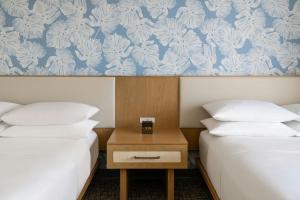 Postel nebo postele na pokoji v ubytování Sheraton Princess Kaiulani Waikiki Beach