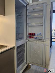 Una cocina o zona de cocina en EGATE - Studio - 10th Floor - Balcony with a View - 01-1014