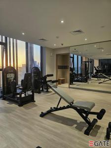 Gimnasio o instalaciones de fitness de EGATE - Studio - 10th Floor - Balcony with a View - 01-1014