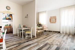a living room with a table and a dining room at d'AntoMa - Guest House in Palestrina
