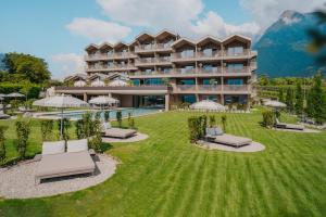 Nespecifikovaný výhled na hory nebo výhled na hory při pohledu z hotelu