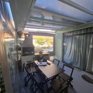 Χώρος καθιστικού στο Casa Vila da Saúde, aconchegante com 2 garagens e 2 quartos