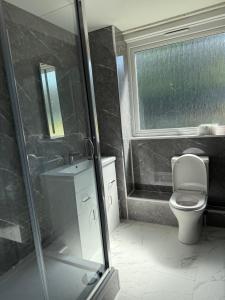 Fotografie z fotogalerie ubytování Bright and spacious two bedroom flat v destinaci Sutton