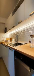 Kuchyňa alebo kuchynka v ubytovaní Lemon Tree Apartment + 8 fotografií