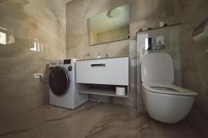 Ένα μπάνιο στο Cabana Cerbu
