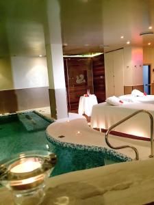 Et badeværelse på Punta Campanella Resort & Spa