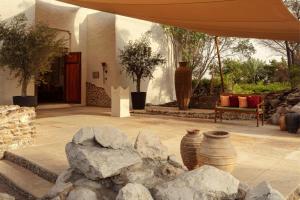 Vrt pred nastanitvijo Al Maha, a Luxury Collection Desert Resort & Spa, Dubai