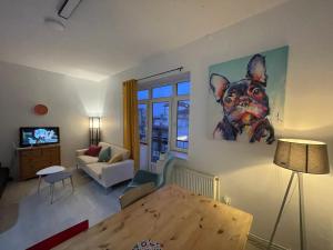 TV a/nebo společenská místnost v ubytování NEWBORN HOSTEL Prishtina