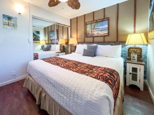 a hotel room with a large bed and a mirror at Maalaea Kai 215 by Coldwell Banker Island Vacations in Wailuku +46 photos