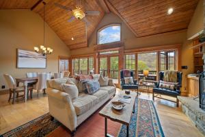 a living room with a couch and a table at Birds Nest on Sugar Mountain in Sugar Mountain