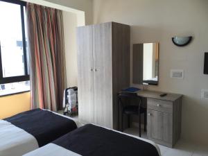 Postel nebo postele na pokoji v ubytování Dean Hamlet Hotel