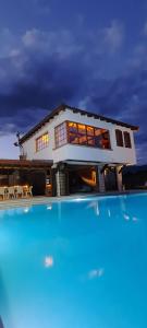 Bazén v ubytování Macedonium Luxury Villa with big pool & Jakuzzi nebo v jeho okolí