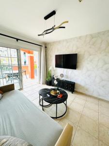 a living room with a bed and a table at Royal Palace- Granada Park in Arona