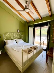 Postel nebo postele na pokoji v ubytování Mikael Pool Villa Paliouri