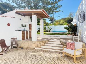 Piscina de la sau aproape de Vila Golfinho, with heated pool, rooftop lounge and ocean views