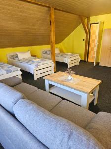 Voodi või voodid majutusasutuse Guest House Pod Lesem Merklín toas