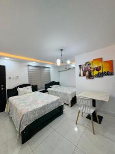 Postel nebo postele na pokoji v ubytování Hotel Monaco