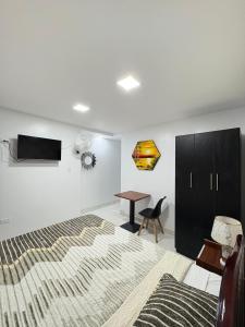 Postel nebo postele na pokoji v ubytování Hotel Monaco