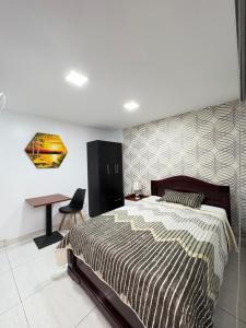 Postel nebo postele na pokoji v ubytování Hotel Monaco