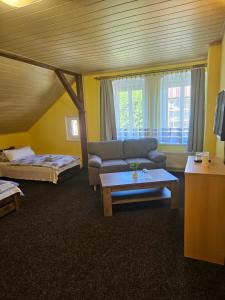 Voodi või voodid majutusasutuse Guest House Pod Lesem Merklín toas