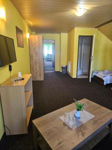 Voodi või voodid majutusasutuse Guest House Pod Lesem Merklín toas